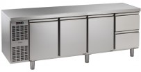Kühltisch, 4 Abteile, steckerfertig, mit 3 Türen, 2 Schubladen 1/2 Korpushöhe: 650 mm, Tiefe: 700 mm