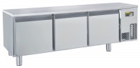 Unterbaukühltisch, steckerfertig, mit 3 Türen, für GN 1/1 Tiefe: 630 mm, Korpushöhe: 460 mm