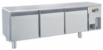 Unterbautiefkühltisch, steckerfertig, mit 3 Türen Tiefe: 630 mm, Korpushöhe: 460 mm, für GN 1/1