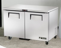 Unterbautiefkühltisch, außen CNS, innen Aluminium, Boden CNS