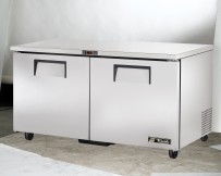 Unterbautiefkühltisch, außen CNS, innen Aluminium, Boden CNS